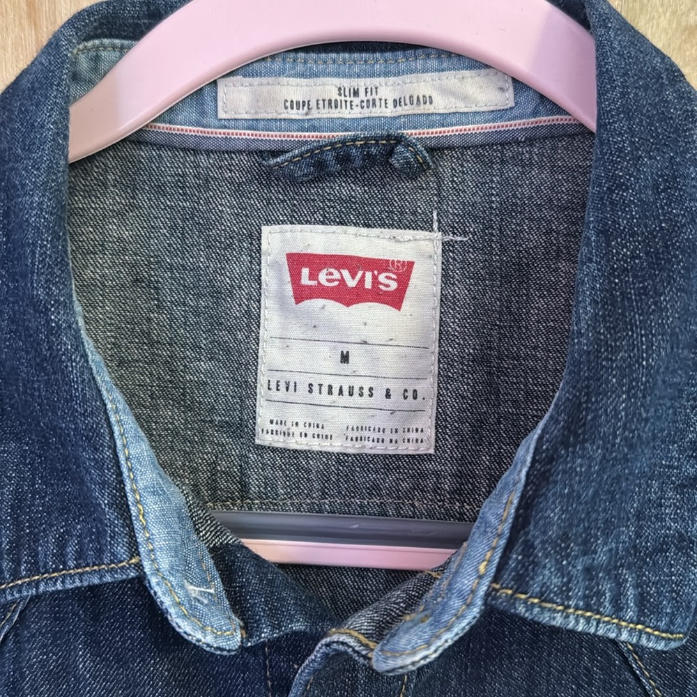 Levi’s sleeveless denim shirt. Men’s medium slim fit. - Picture 2 of 4